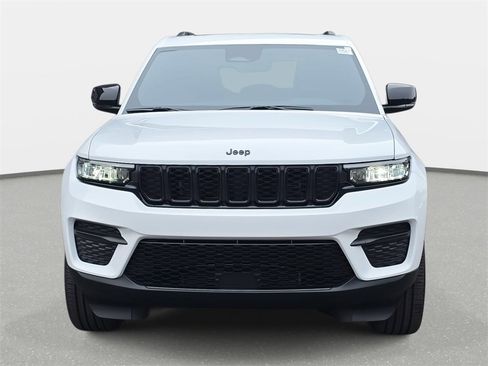 New 2025 Jeep Grand Cherokee Laredo image 2