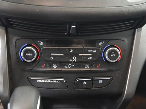 Used 2018 Ford Escape SE image 16