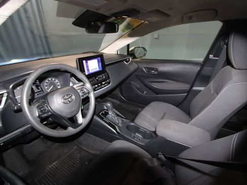 Used 2023 Toyota Corolla LE image 2