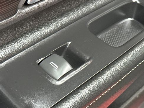 Certified 2024 GMC Terrain SLT image 30