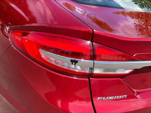 Used 2017 Ford Fusion SE w/ Fusion SE Technology Package AWD/4WD image 32