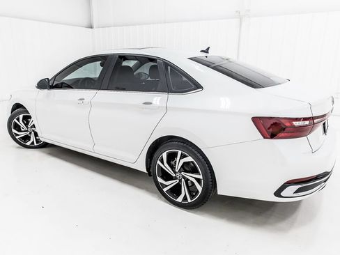 Used 2025 Volkswagen Jetta SEL FWD image 5
