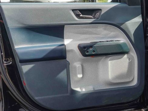 Used 2023 Ford Maverick XLT image 19