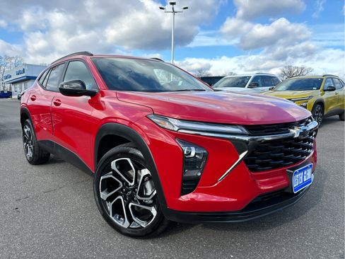 Certified 2026 Chevrolet Trax RS w/ Driver Confidence Package image 2