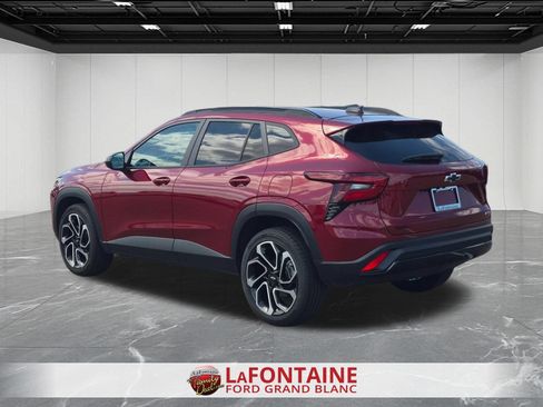 Used 2024 Chevrolet Trax RS FWD image 3