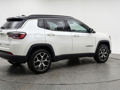 Used 2025 Jeep Compass Limited AWD/4WD image 9