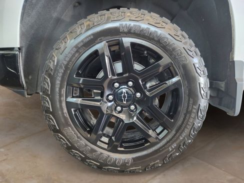 Used 2023 Chevrolet Silverado 1500 LT Trail Boss w/ LT Trail Boss Premium Package AWD/4WD image 28