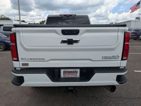 Used 2024 Chevrolet Silverado 2500 High Country w/ Technology Package AWD/4WD image 4