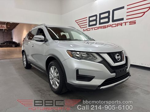 Used 2017 Nissan Rogue SV w/ SV Family Package image 1