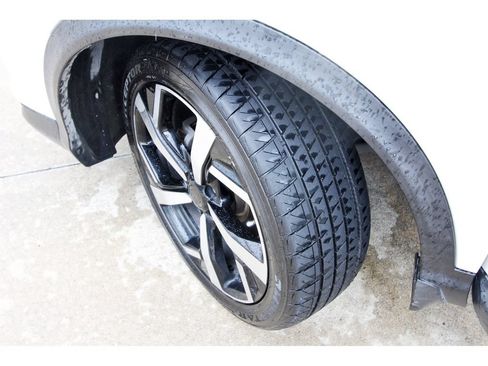 Used 2020 Nissan Rogue Sport SL w/ Premium Package FWD image 11