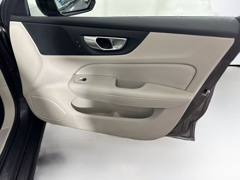 Used 2024 Volvo S60 B5 Plus image 32