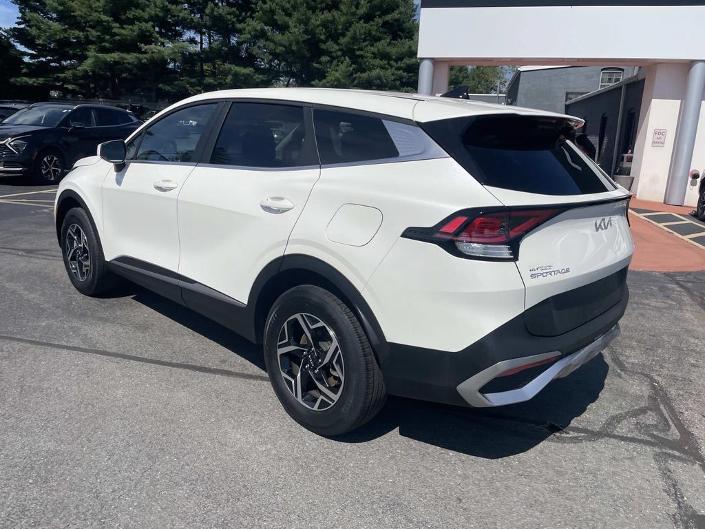 Used 2025 Kia Sportage LX AWD/4WD image 3