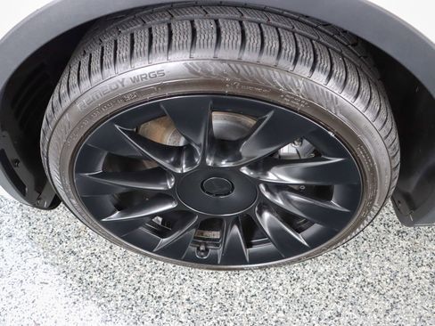 Used 2021 Tesla Model Y Long Range image 11