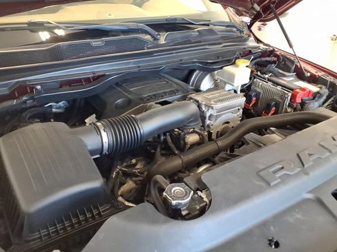 Used 2019 RAM 1500 4x4 Crew Cab Classic Big Horn image 23