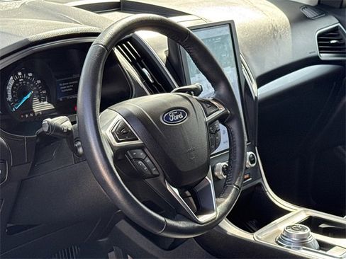 Used 2024 Ford Edge SEL image 18
