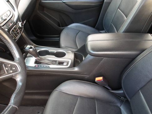 Used 2018 Chevrolet Equinox Premier FWD image 17