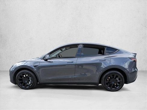 Used 2023 Tesla Model Y Long Range image 9