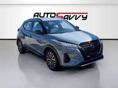 Used 2021 Nissan Kicks SR image 1