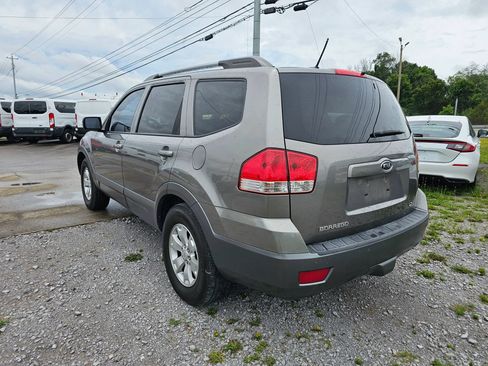 Used 2009 Kia Borrego LX w/ Convenience Pkg AWD/4WD image 15