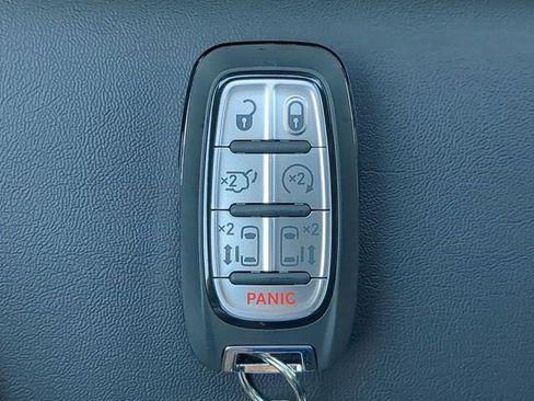 New 2026 Chrysler Pacifica Select FWD image 37