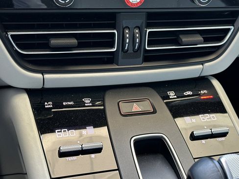 Certified 2023 Porsche Macan AWD/4WD image 21