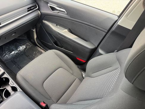 Used 2025 Kia Sportage LX AWD/4WD image 20
