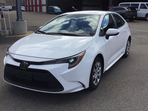 Used 2025 Toyota Corolla LE image 1