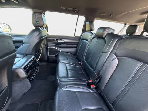 Used 2023 Jeep Wagoneer L Series III w/ Preferred Equipment Group AWD/4WD image 18