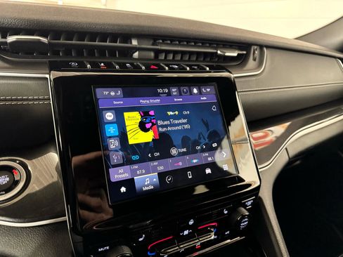 Used 2022 Jeep Grand Cherokee Altitude image 23