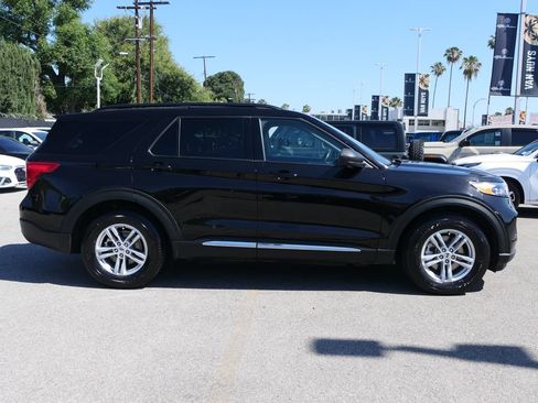 Used 2023 Ford Explorer XLT w/ Equipment Group 202A RWD image 2