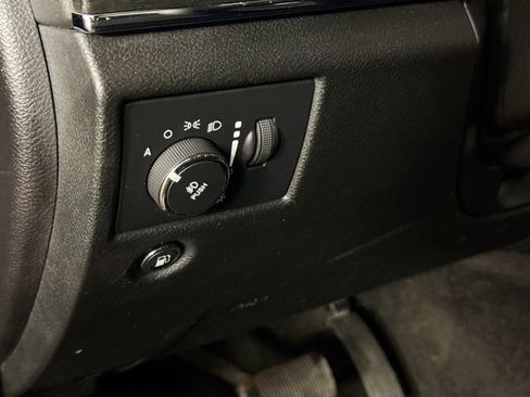 Used 2015 Jeep Grand Cherokee Overland w/ Advanced Technology Group AWD/4WD image 26
