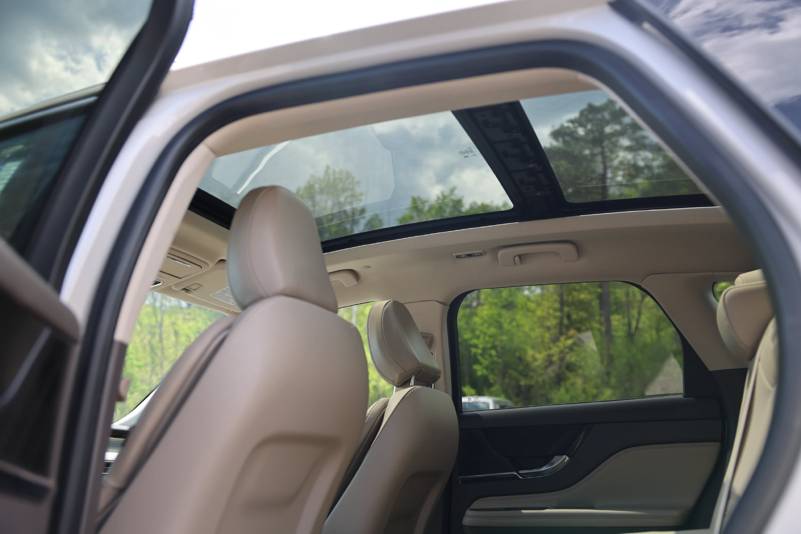 Used 2022 Lincoln Corsair AWD w/ Premium Package image 18