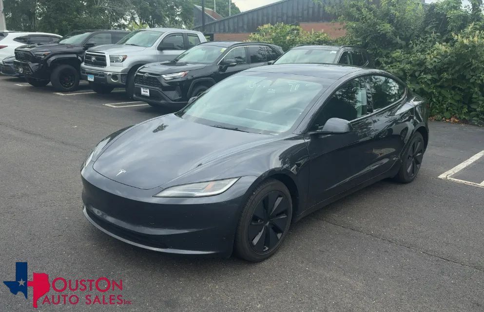 Used 2024 Tesla Model 3 Standard Range RWD image 1