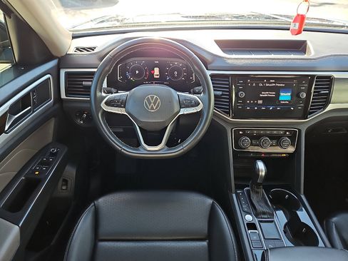 Certified 2023 Volkswagen Atlas SE image 8