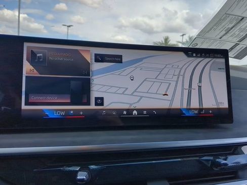 New 2025 BMW X7 xDrive40i w/ Premium Package image 21