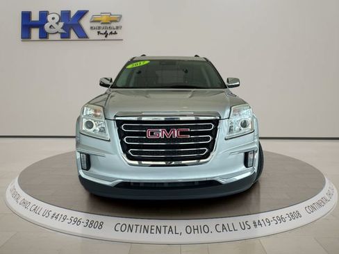 Used 2017 GMC Terrain SLE w/ Technology Package FWD image 2