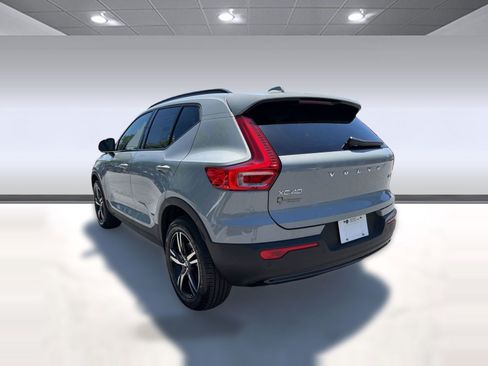 New 2026 Volvo XC40 B5 Core w/ Climate Package AWD/4WD image 3
