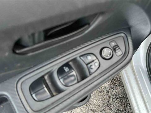 Used 2021 Nissan Versa S FWD image 11