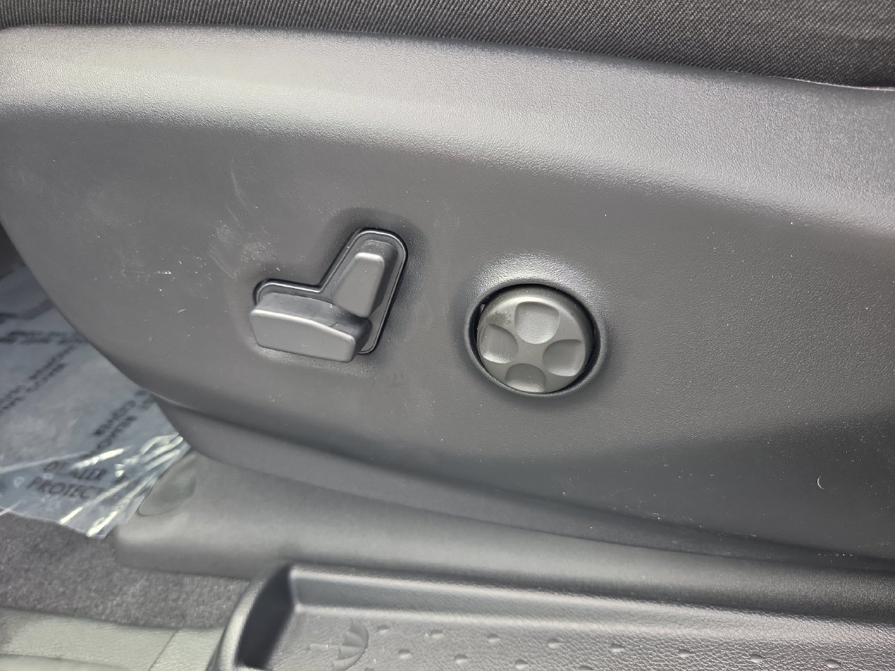 New 2027 Chrysler Pacifica Select w/ Family Tech Group FWD image 20