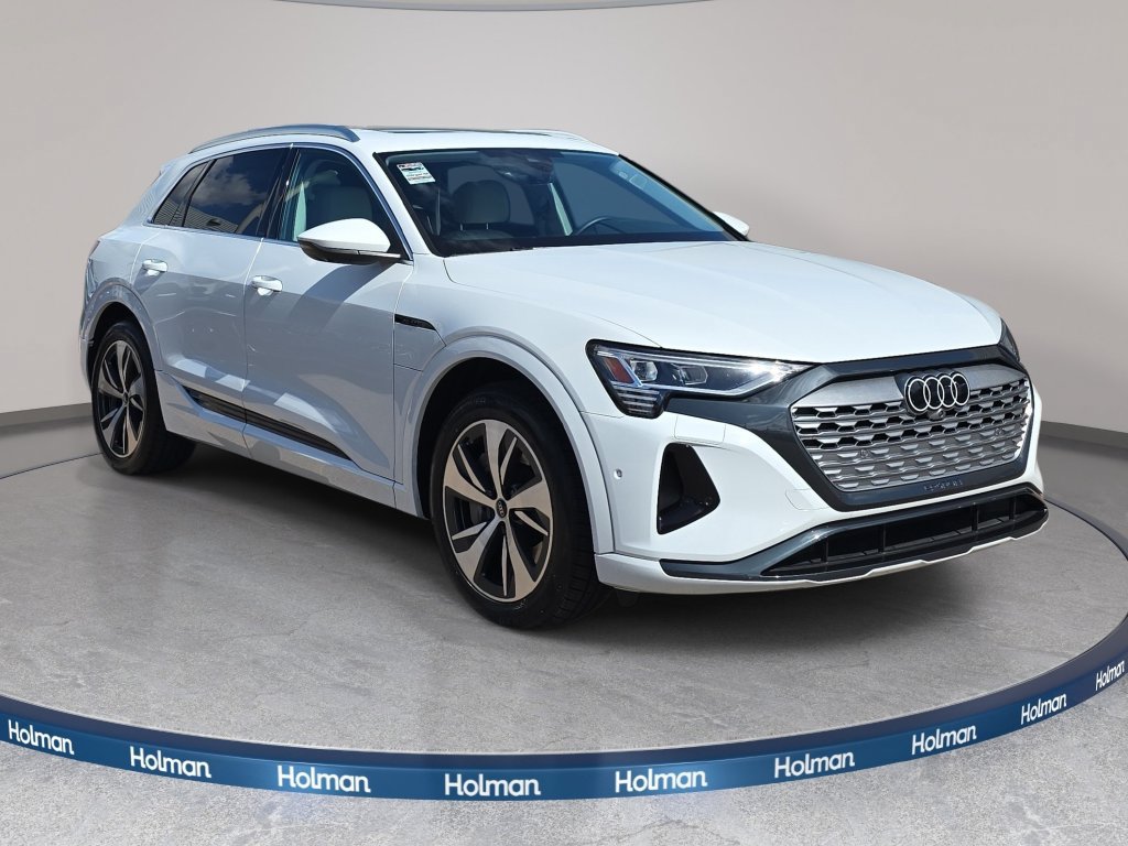 Used 2024 Audi Q8 e-tron Premium Plus AWD/4WD image 4