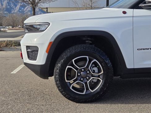 Used 2022 Jeep Grand Cherokee Trailhawk image 6