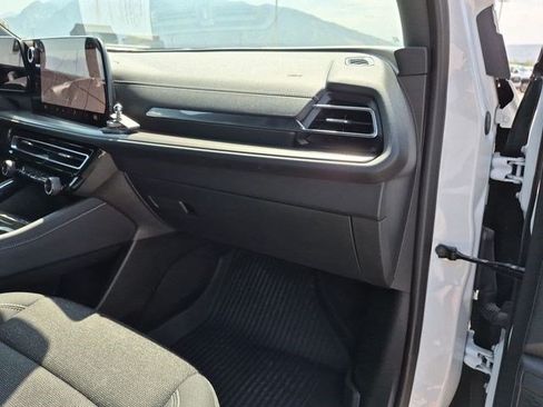 Used 2025 Chevrolet Traverse LT w/ Driver Confidence Package AWD/4WD image 33