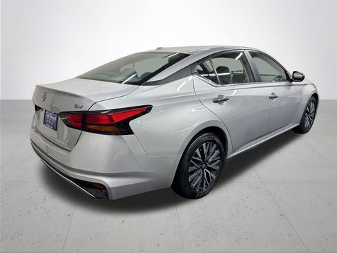 Used 2024 Nissan Altima 2.5 SV image 7