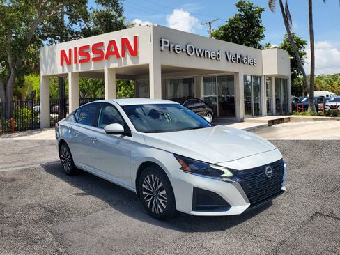 Certified 2023 Nissan Altima 2.5 SV image 3