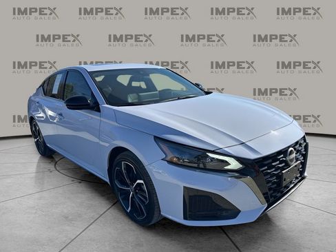 Used 2024 Nissan Altima 2.5 SR w/ SR Premium Package image 7