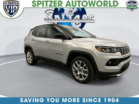Used 2025 Jeep Compass Limited AWD/4WD image 2