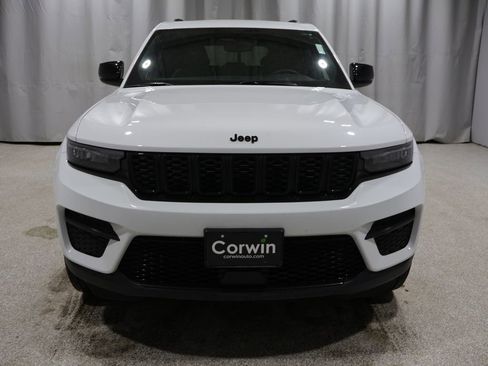 Used 2023 Jeep Grand Cherokee Altitude image 9