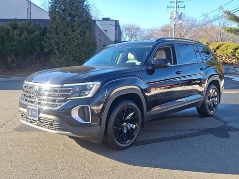 Certified 2025 Volkswagen Atlas SE image 5