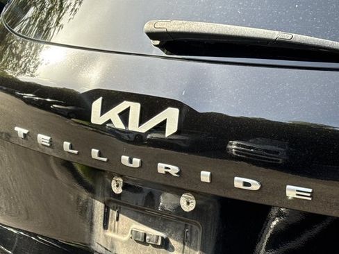 Used 2022 Kia Telluride SX w/ Towing Package FWD image 10