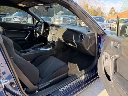 Used 2017 Toyota 86 image 18